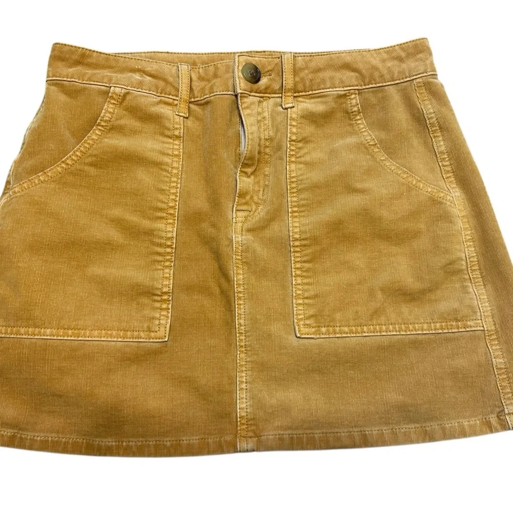 American Eagle Size 4 Corduroy Patch Pocket Mini Skirt in Mustard super stretch - Picture 1 of 2